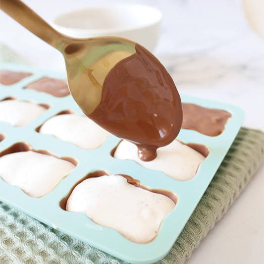 Coque en chocolat au lait